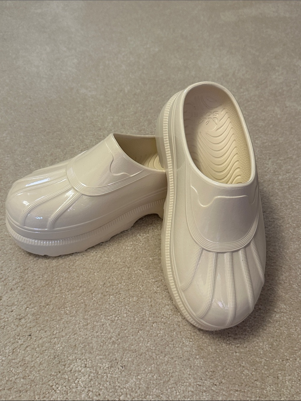 Sorel Caribou platform clogs Women’s size 9 Cream